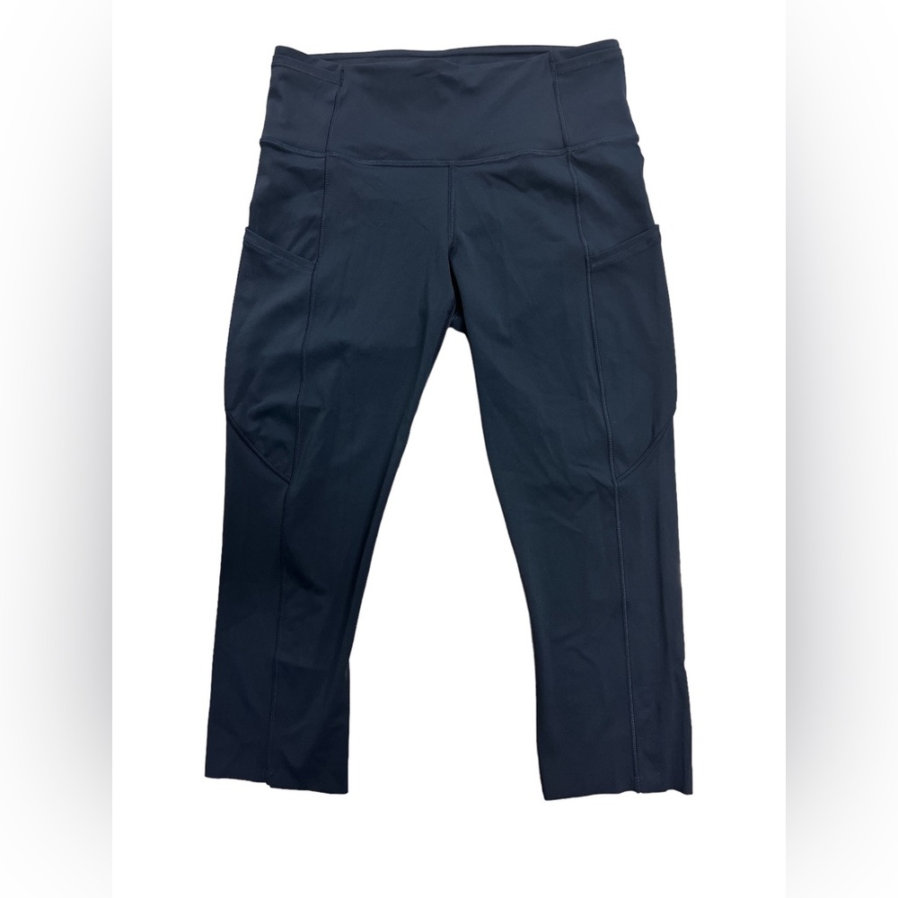 LULULEMON cropped navy blue leggings with pockets
